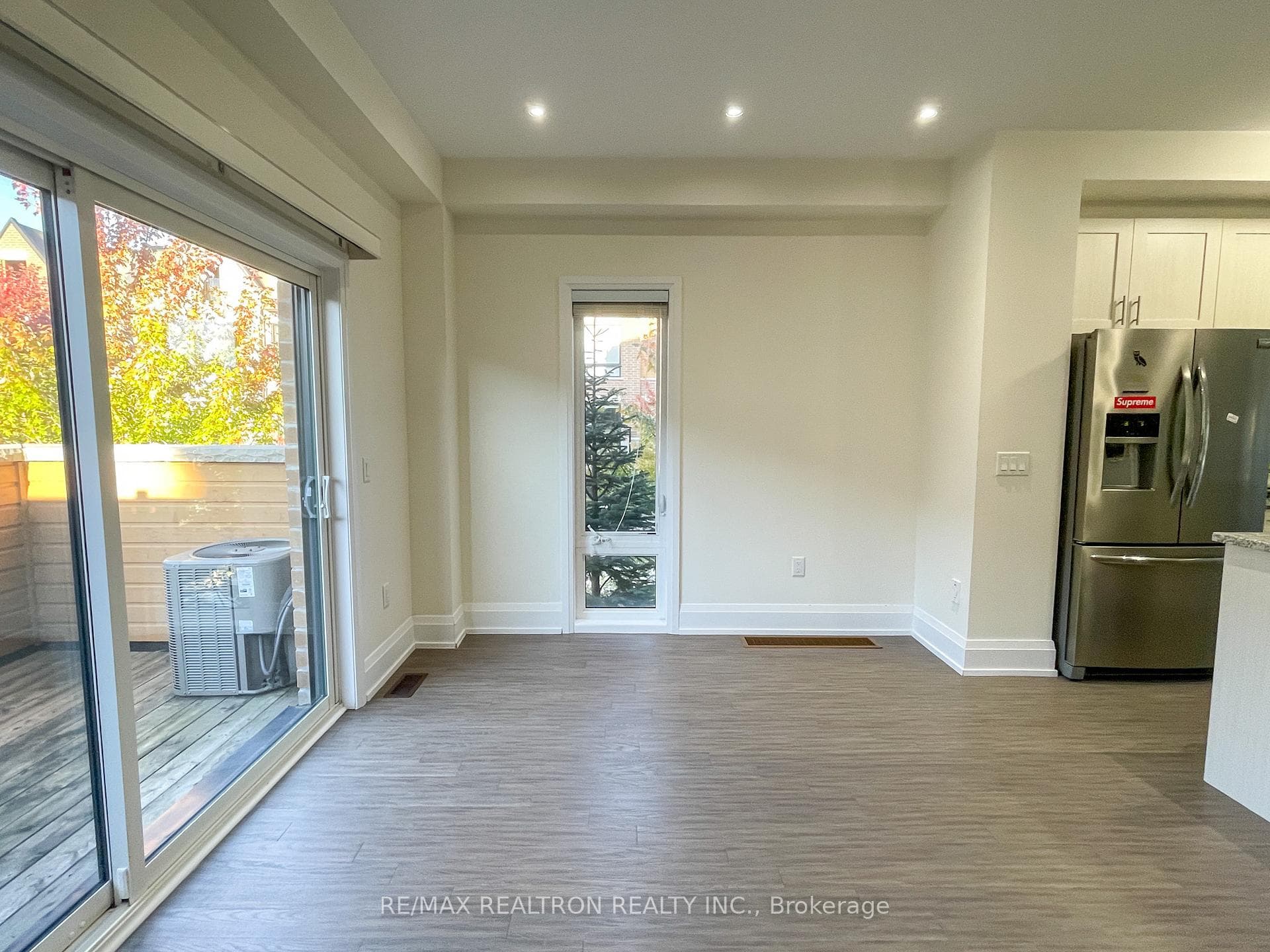 254 Finch Avenue photo 7