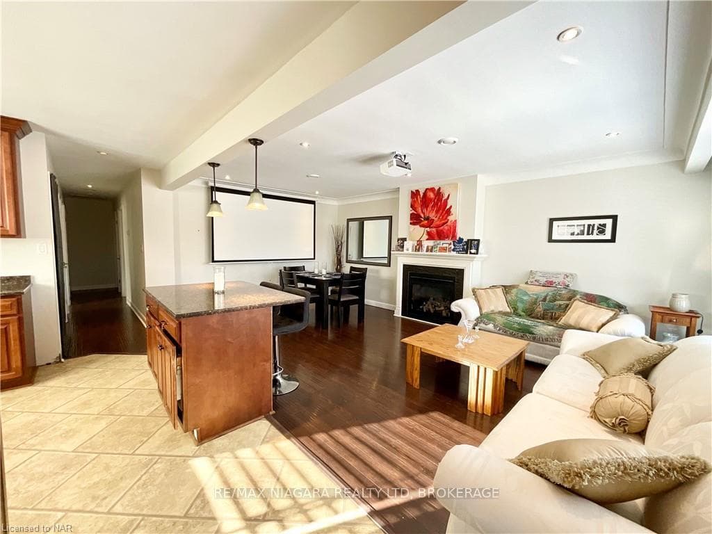 136 CLARKE Street Unit UPPER photo 5