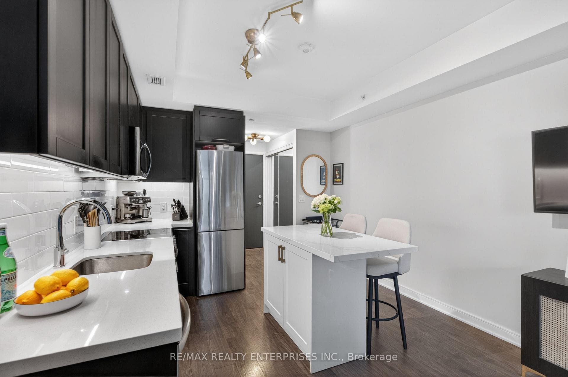 1 Neighbourhood Lane Unit 401 photo 9