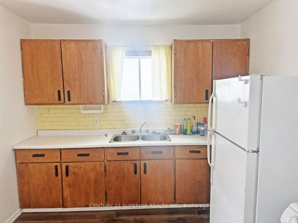 107 Third Ave photo 23