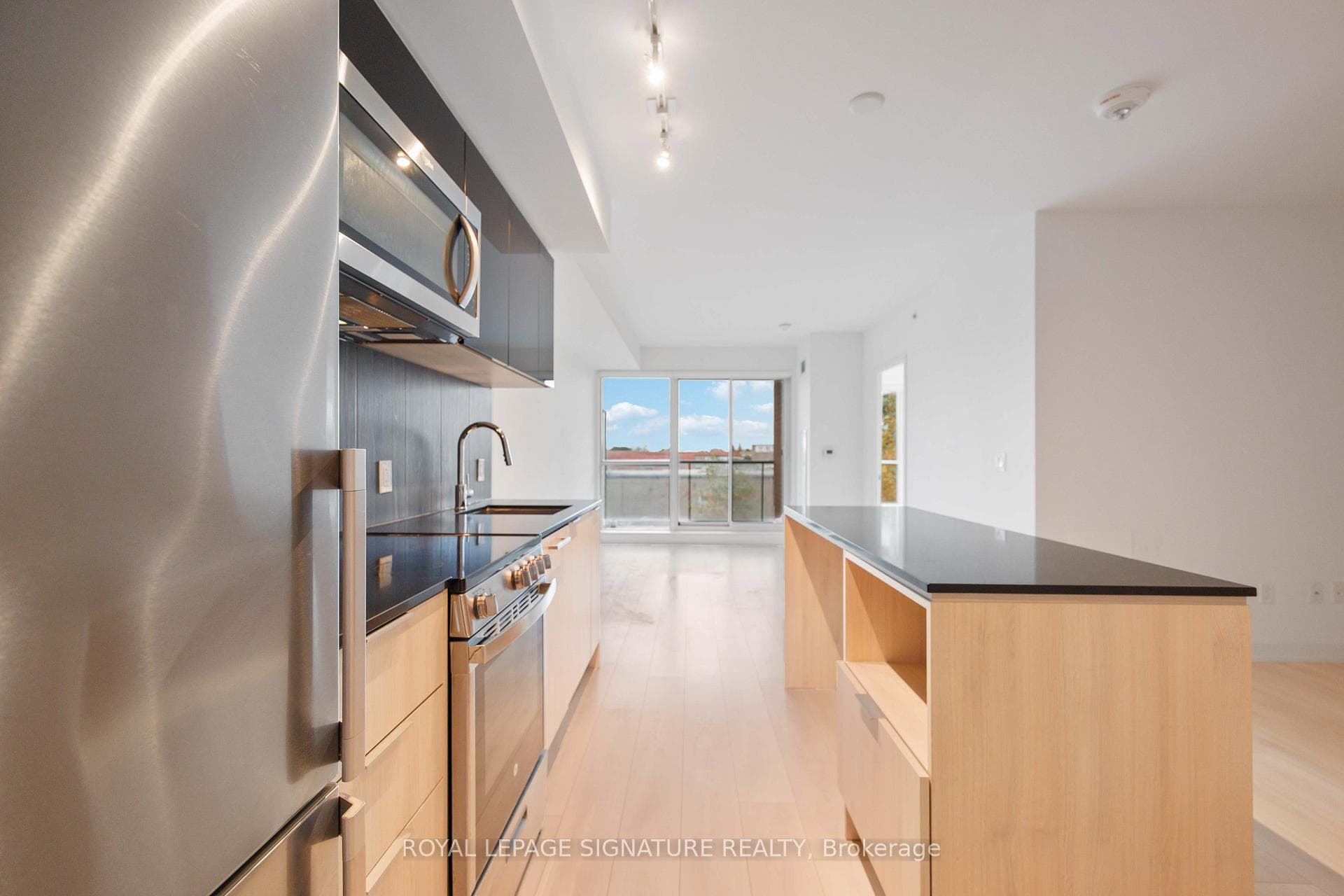31 Tippett Road Unit 332 photo 5