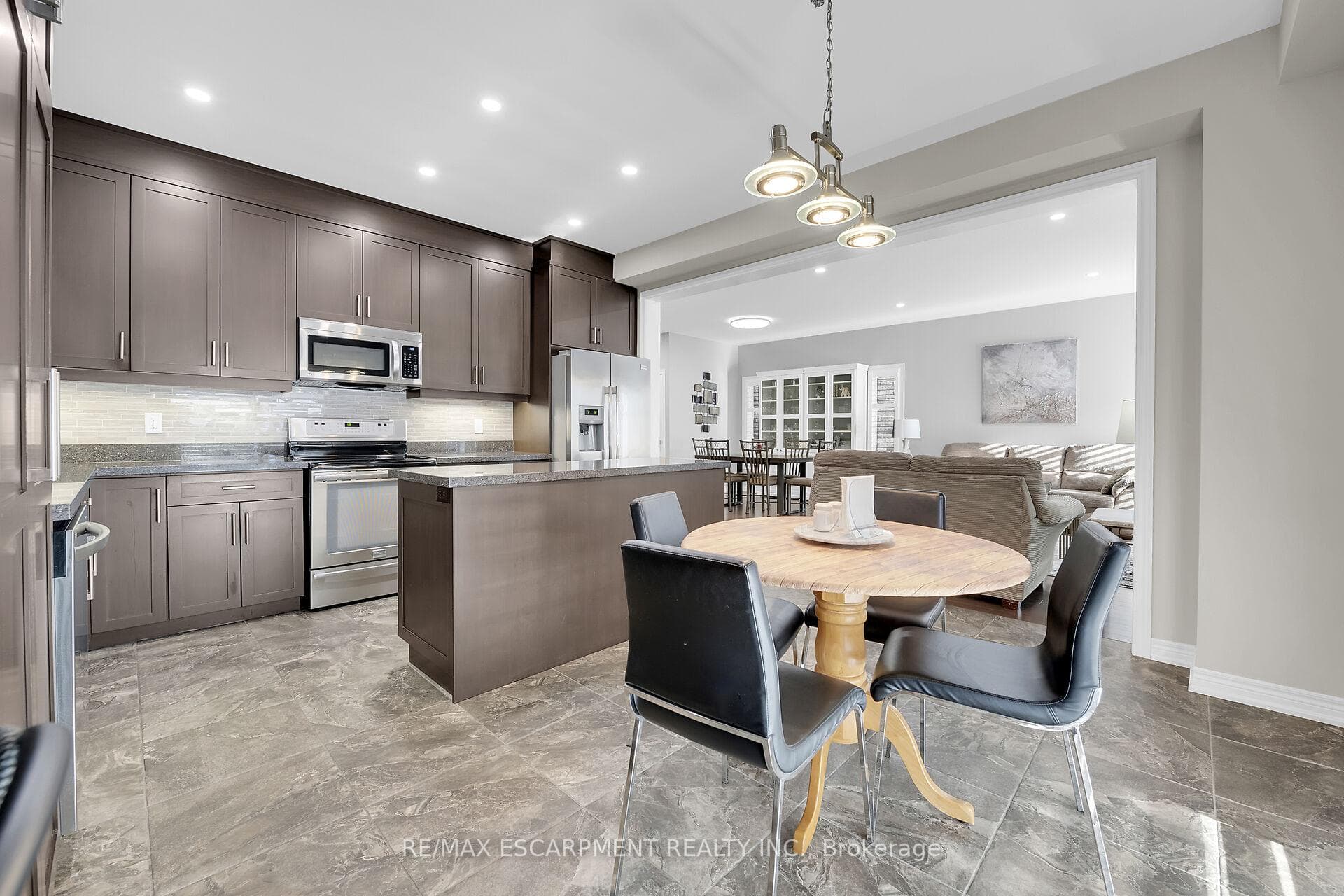 127 Lampman Drive photo 11