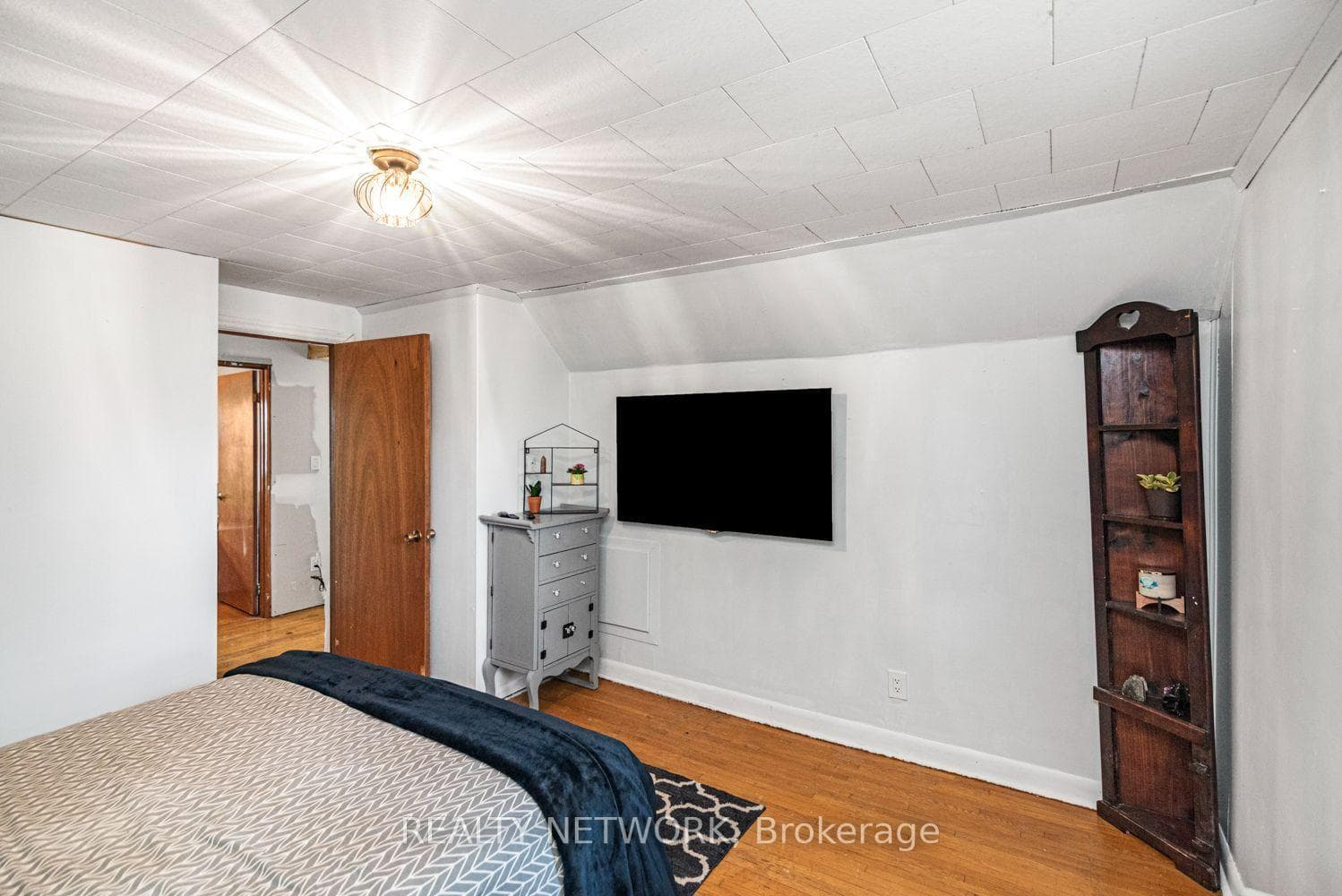 32 Grant Avenue photo 28