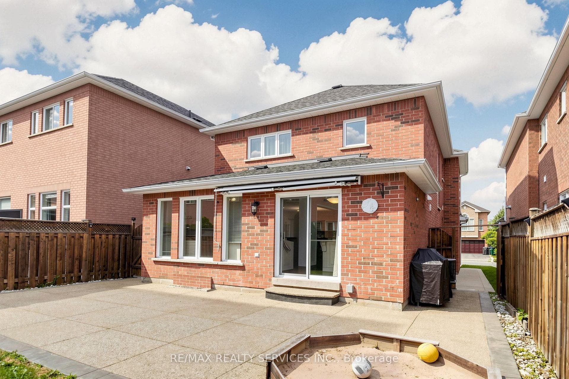 32 Hillpath Crescent photo 46