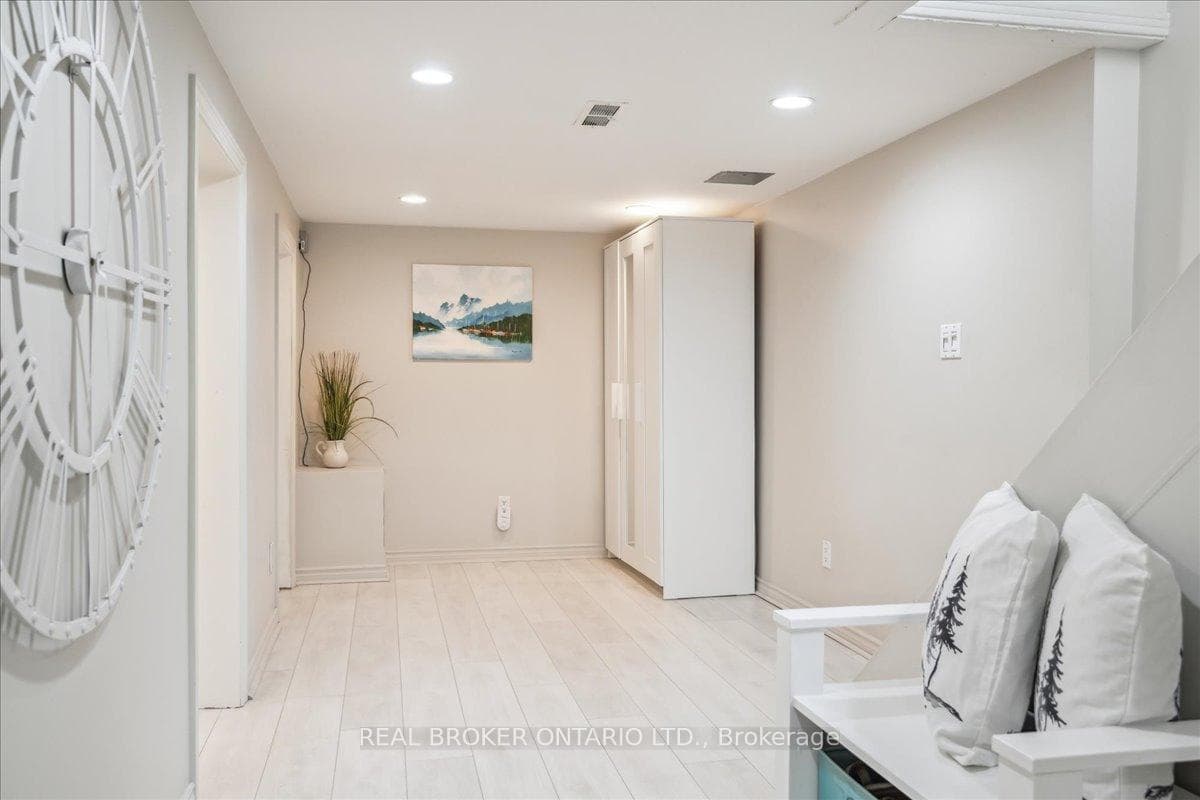 12 Parkview Heights photo 28