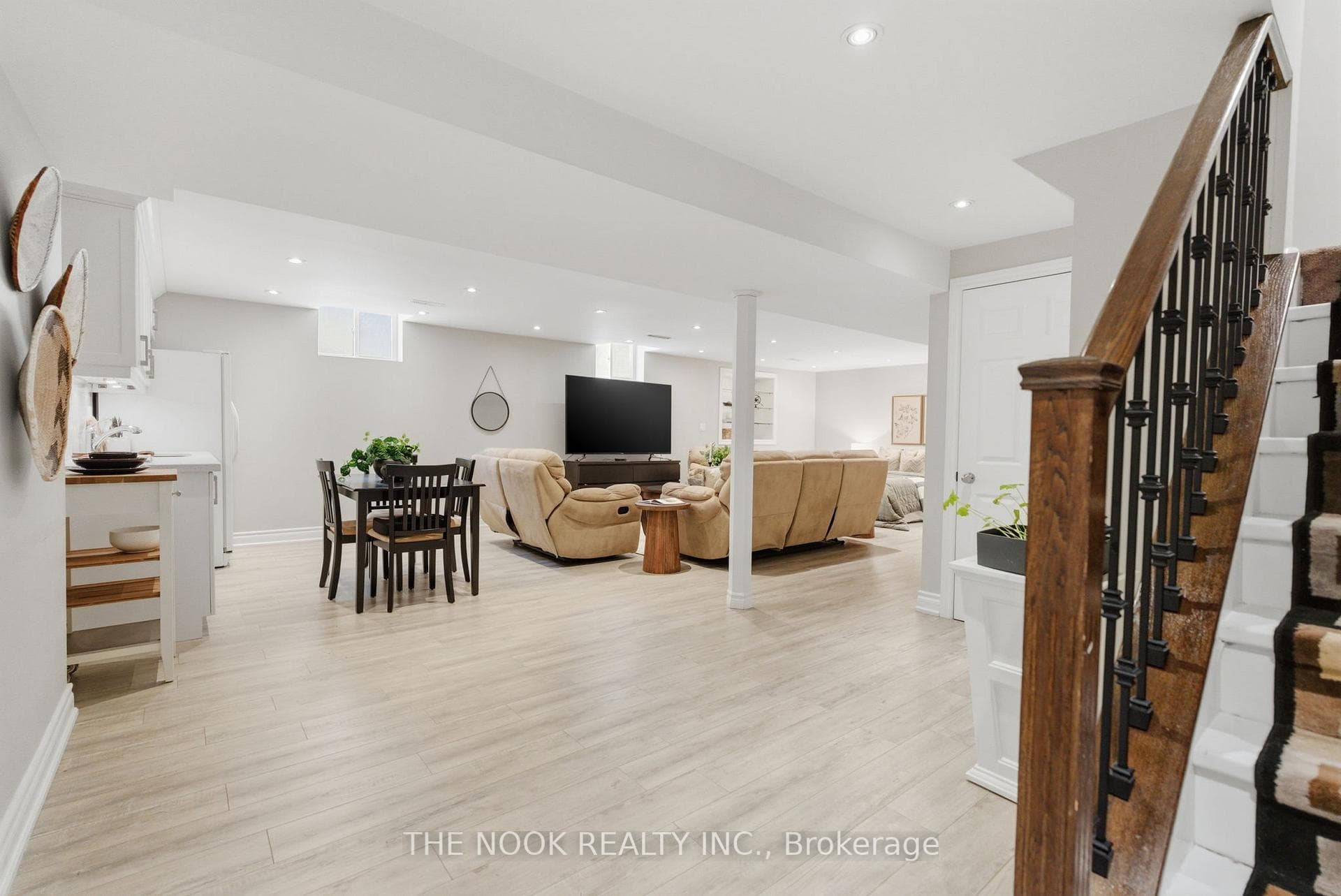 1649 Beaton Way photo 27