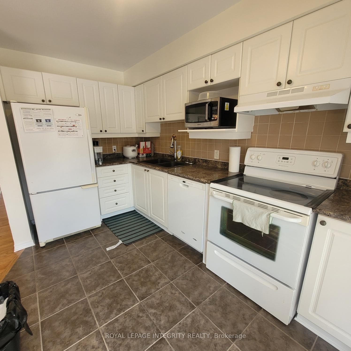 238 Claridge Drive photo 8