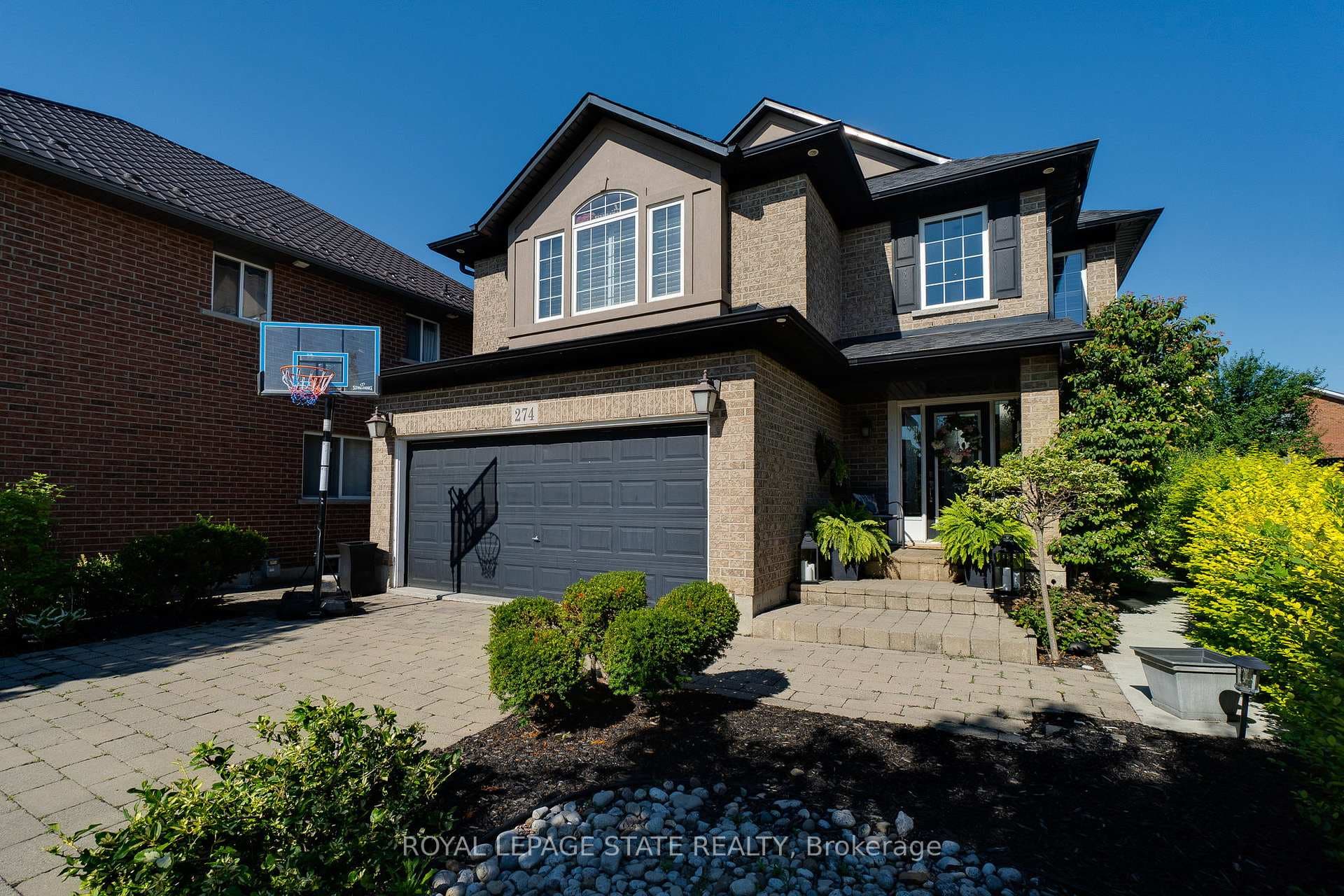 274 Springvalley Crescent photo 2