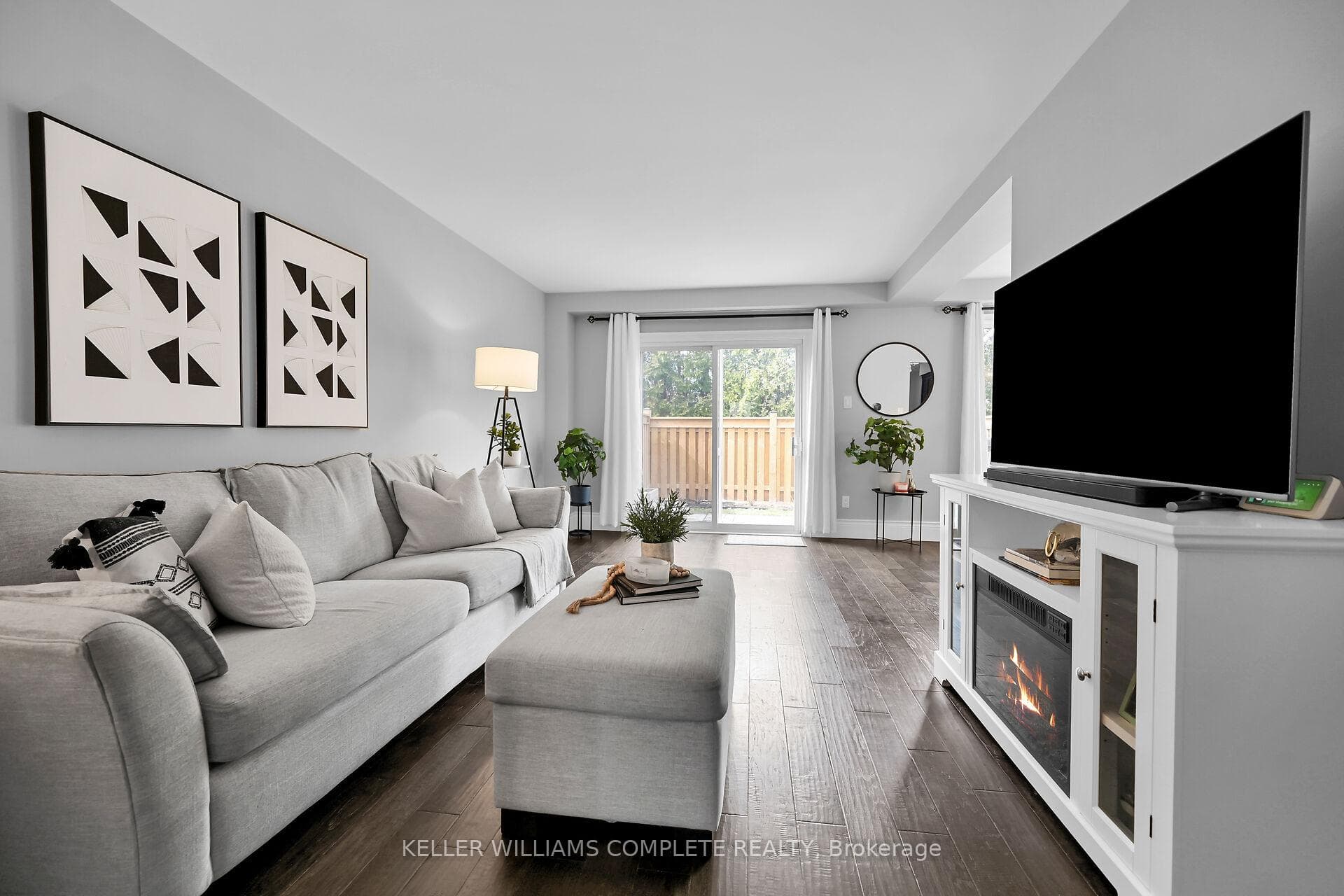 1550 Newlands Crescent Unit 10 photo 16