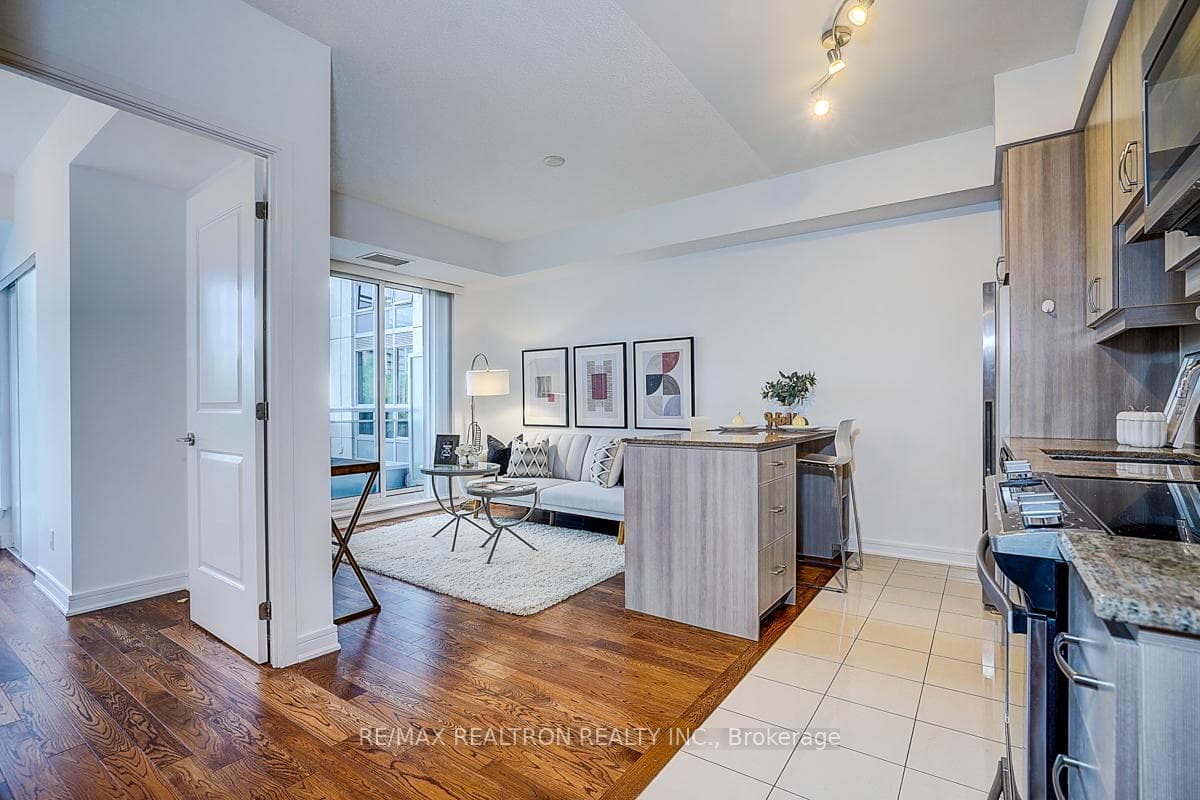 9191 Yonge Street Unit SW 321 photo 10