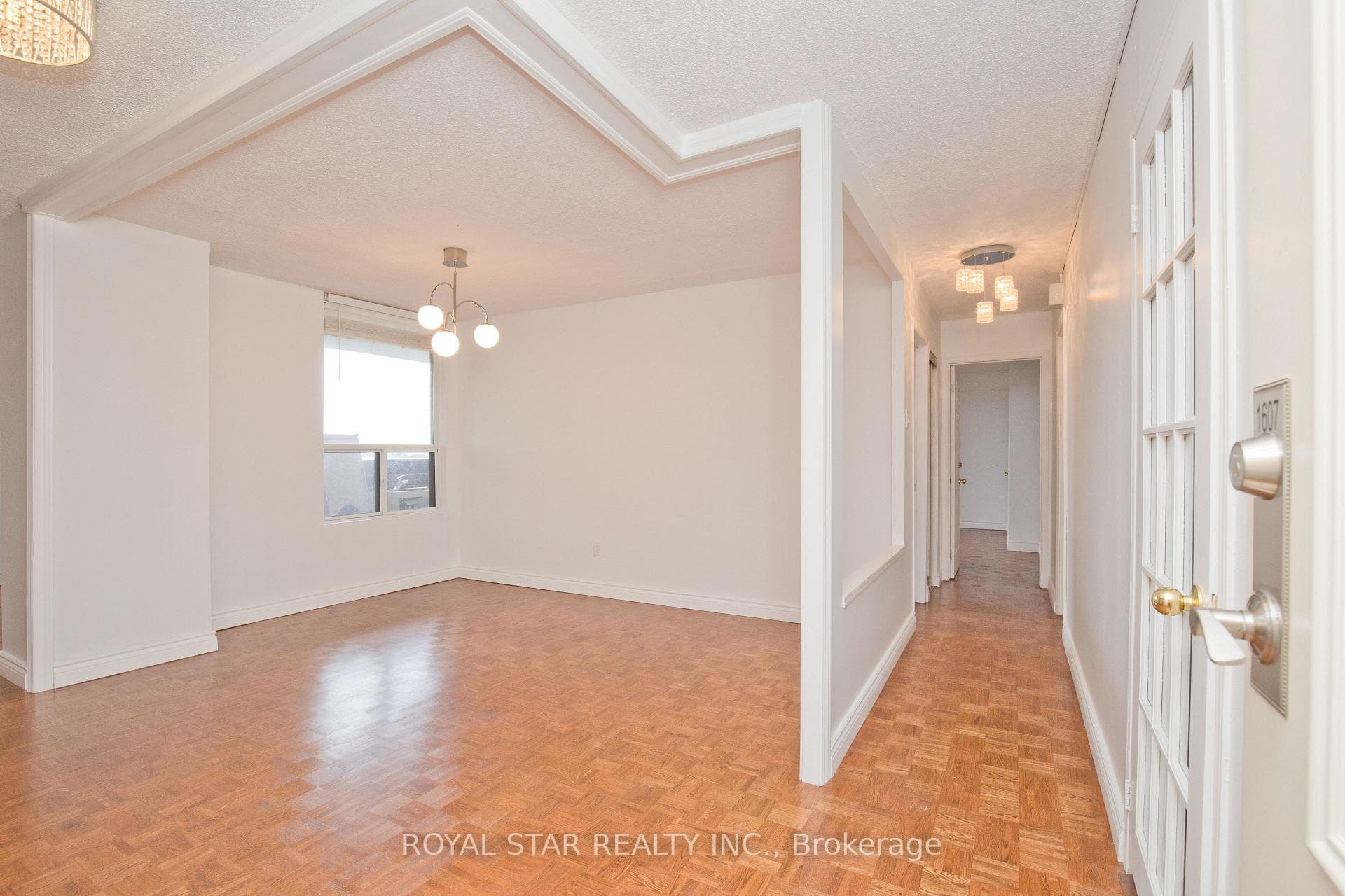 1535 Lakeshore Road Unit 1607 photo 5