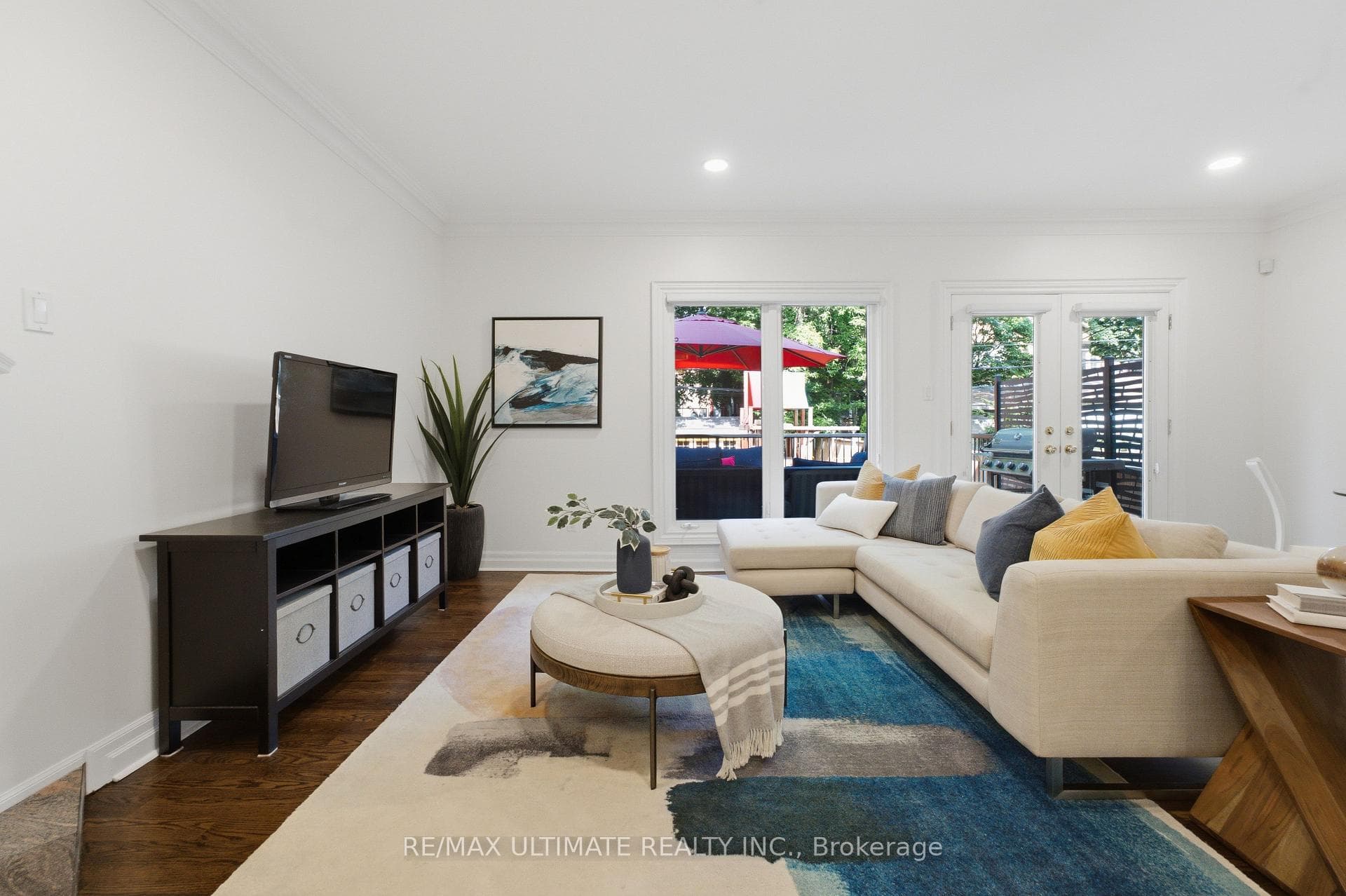 214 Sutherland Drive photo 13