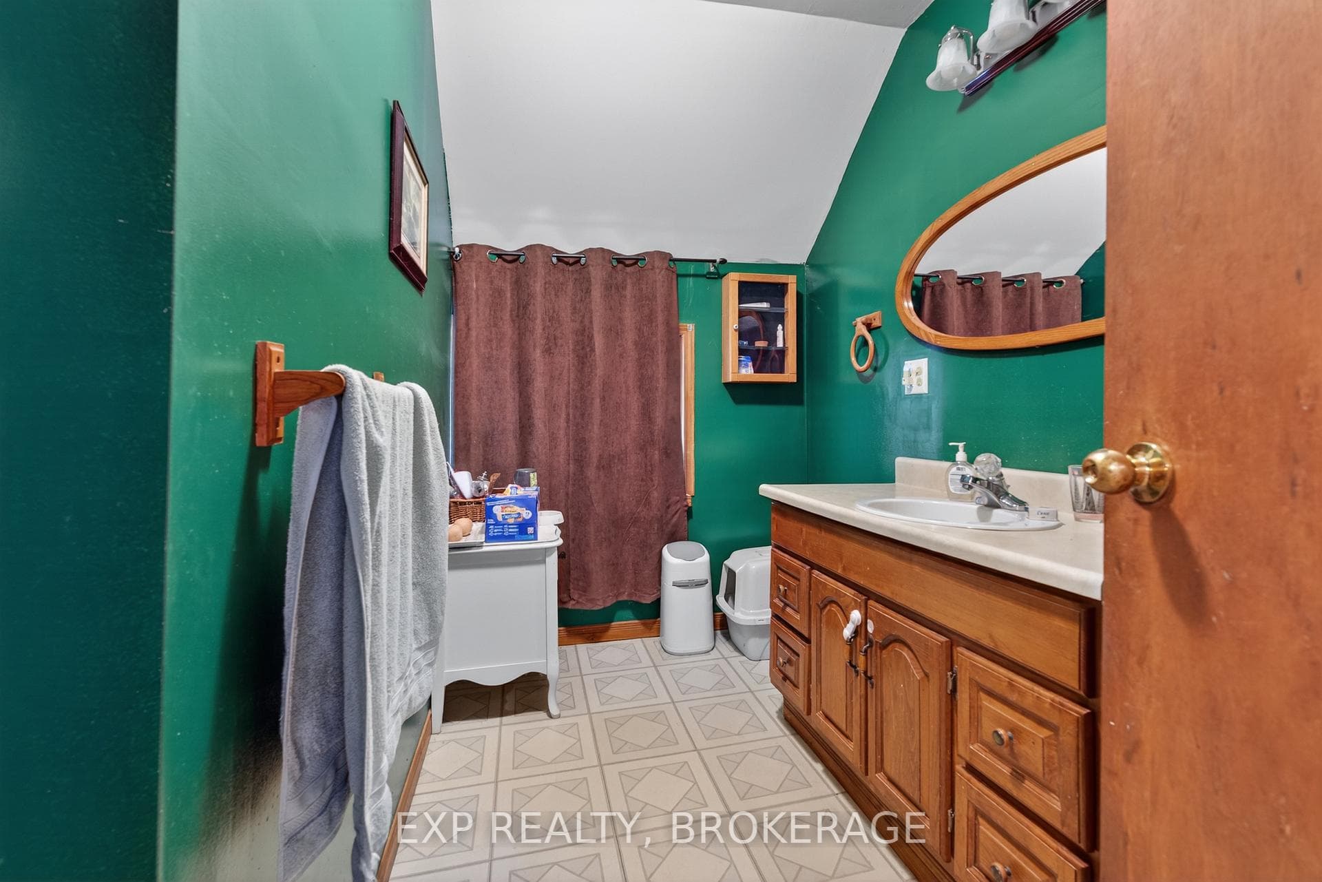 2295 SYDENHAM Road photo 15