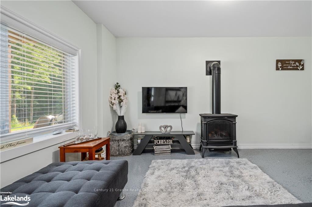 3232 STISTED Road photo 10