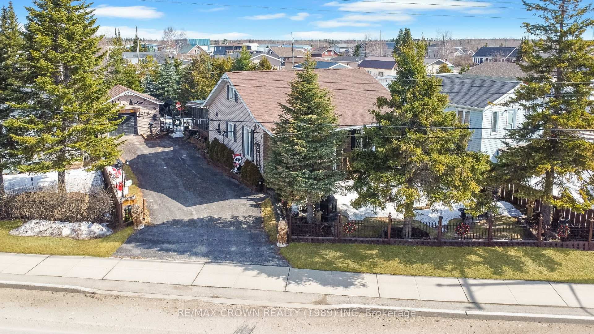 24 Fontaine Drive photo 1