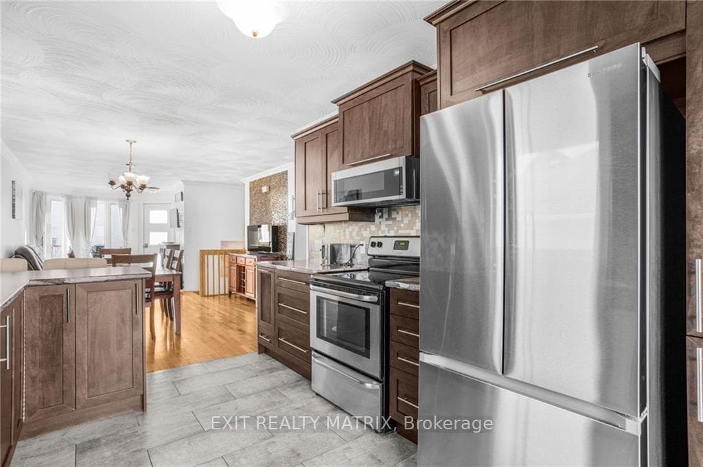 875 PILON Street photo 14