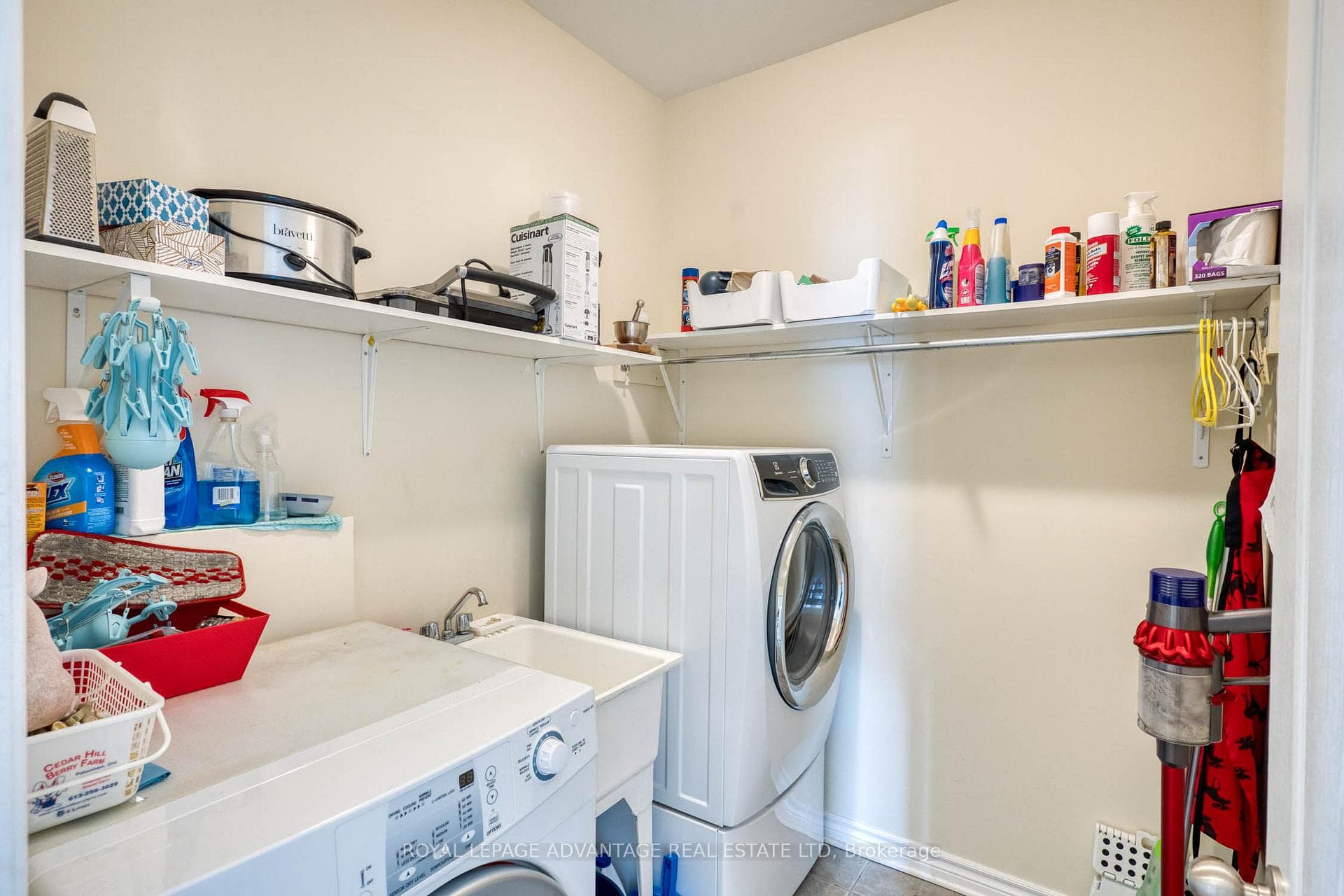 Handy separate M/FL laundry room w/convenient sink