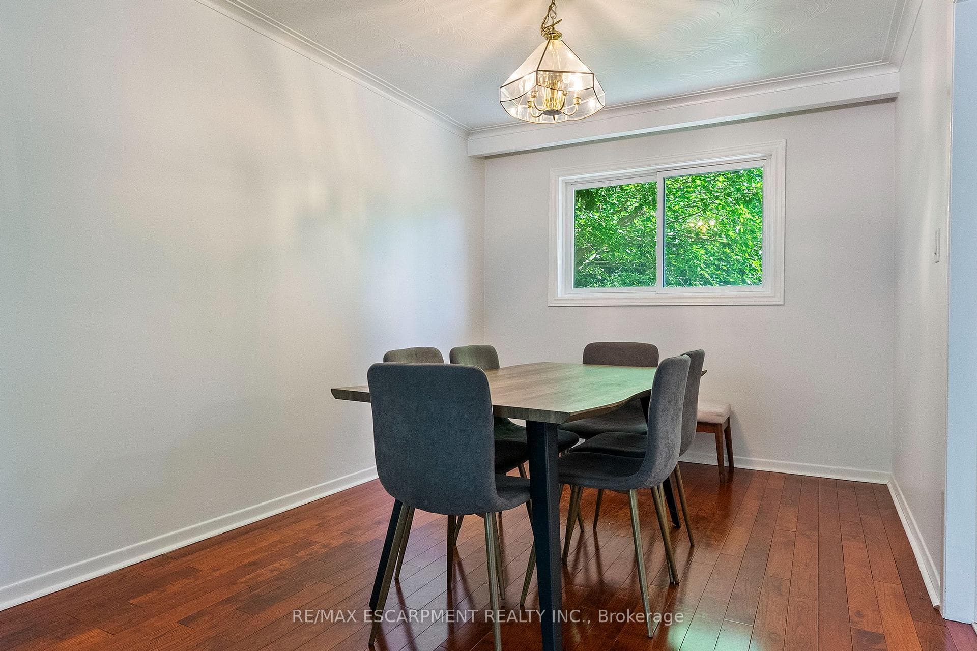 2506 YARMOUTH Crescent photo 6
