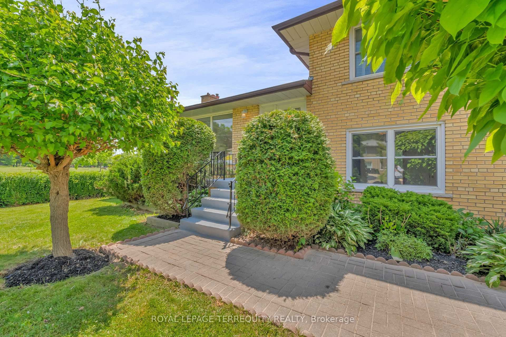 Walkway to front entry