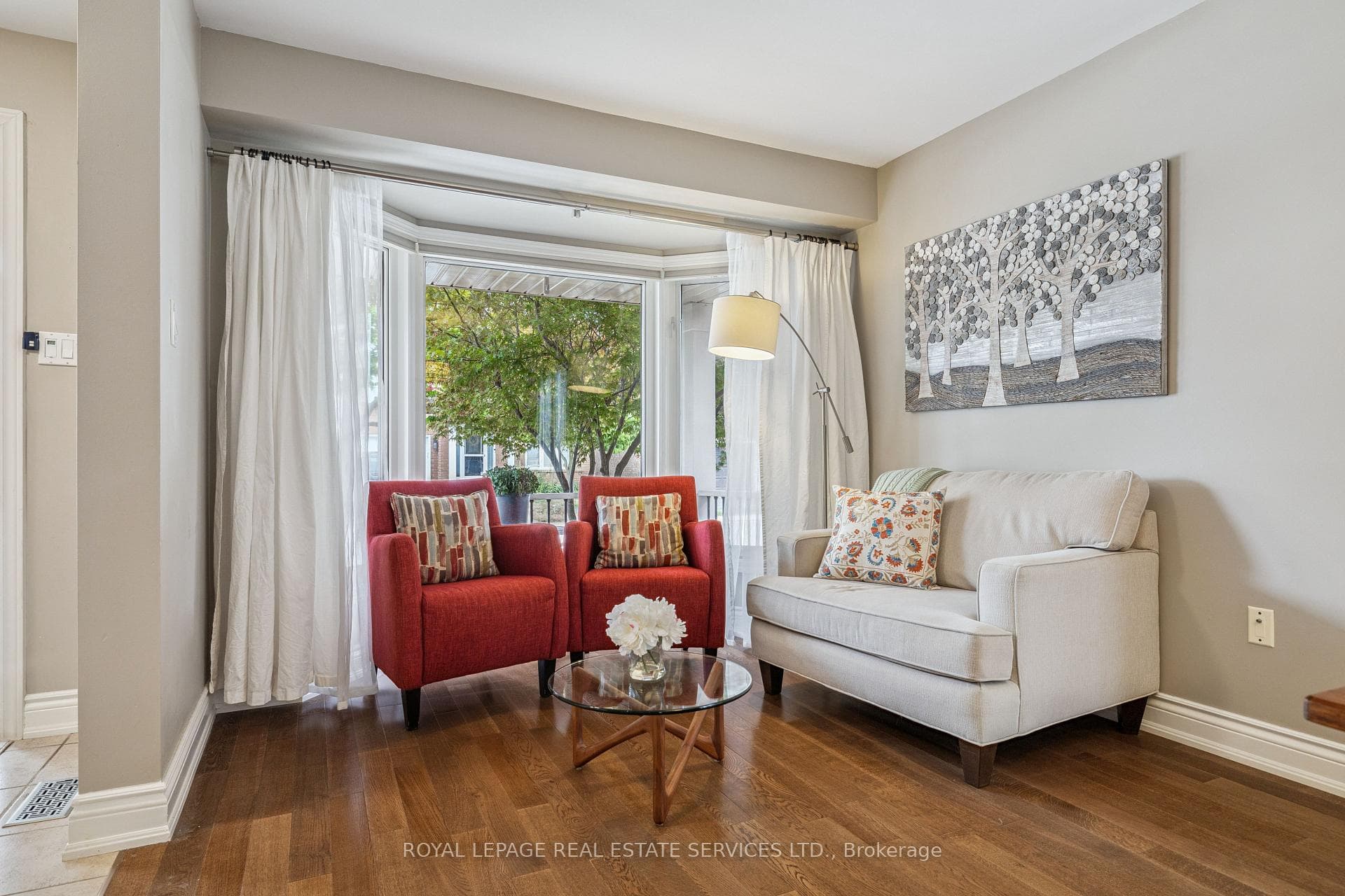5186 Ravine Crescent photo 4