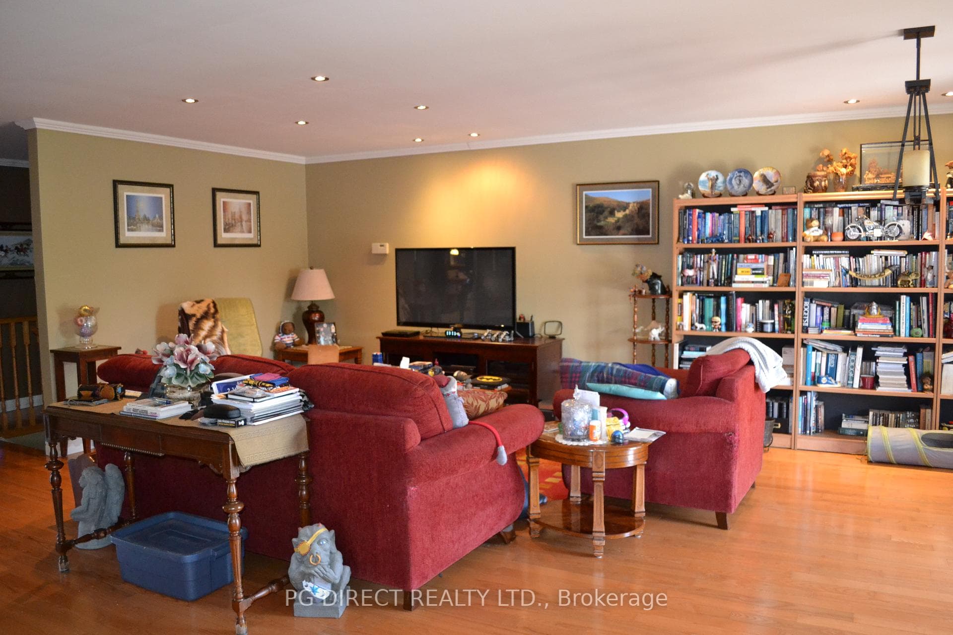 270 Pinecreek Crescent photo 5