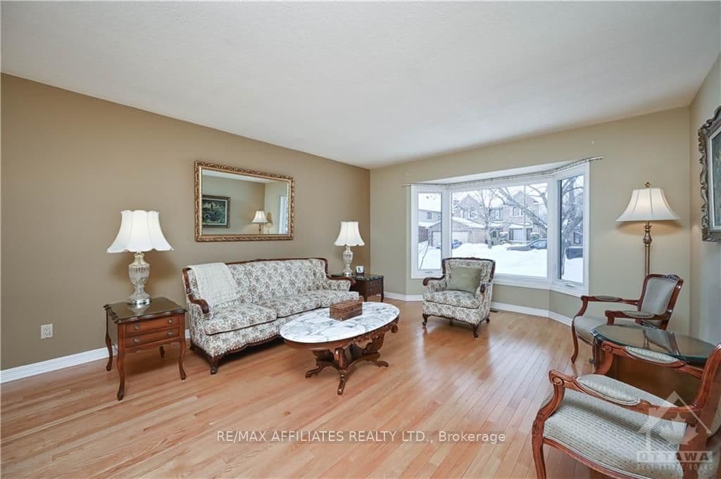 11 BASLAW Drive photo 4