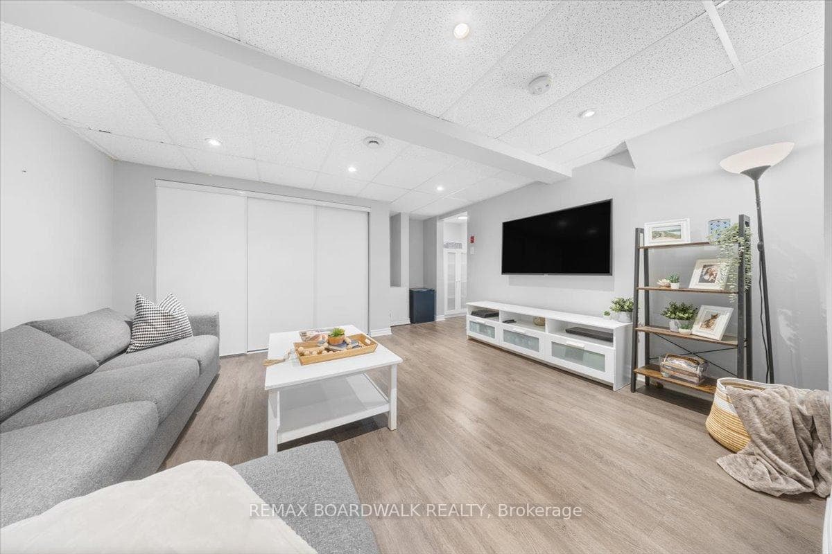 428 Moodie Drive photo 32