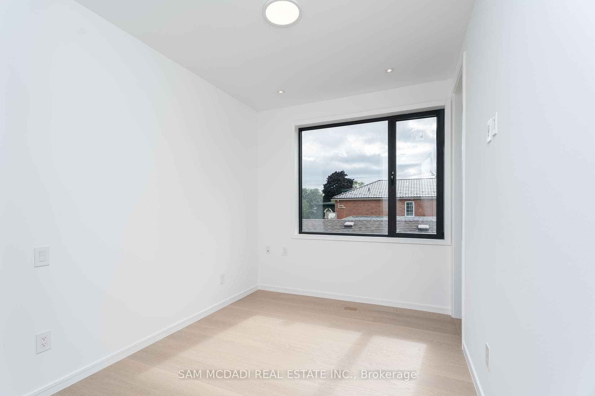 762 Montbeck Crescent photo 22