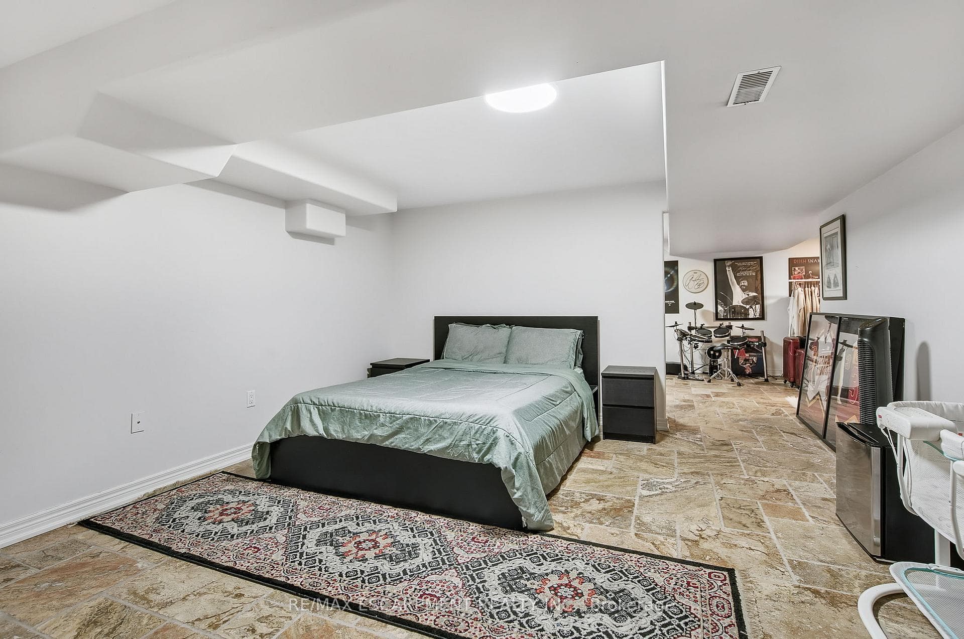 229 Simon Drive photo 16
