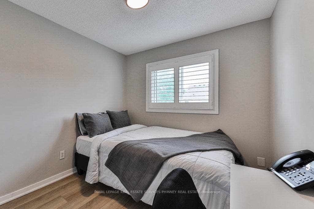 5133 Lampman Avenue photo 21