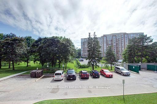 1515 Lakeshore Road Unit 208 photo 3