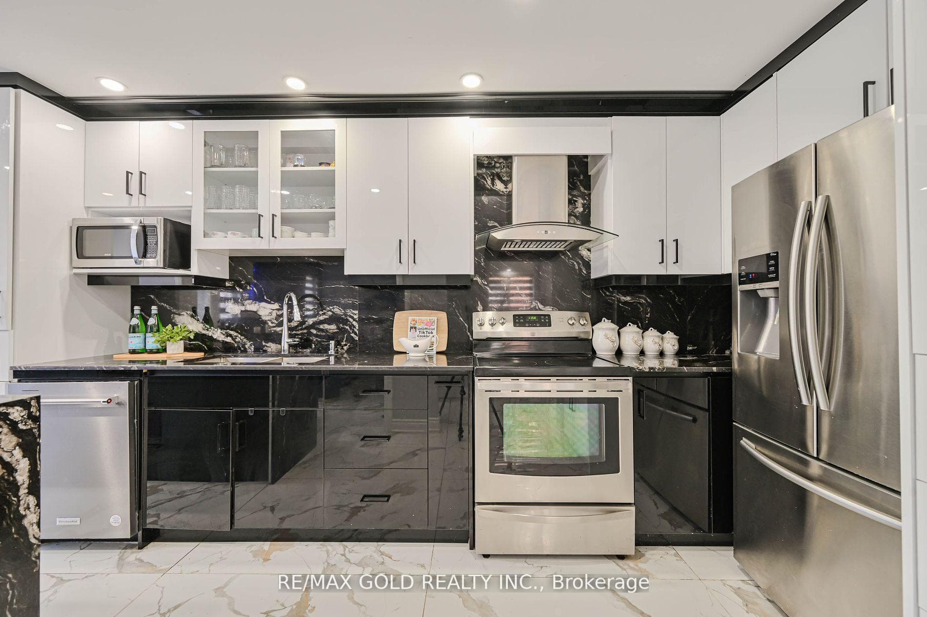 9 Stoneledge Circle photo 2