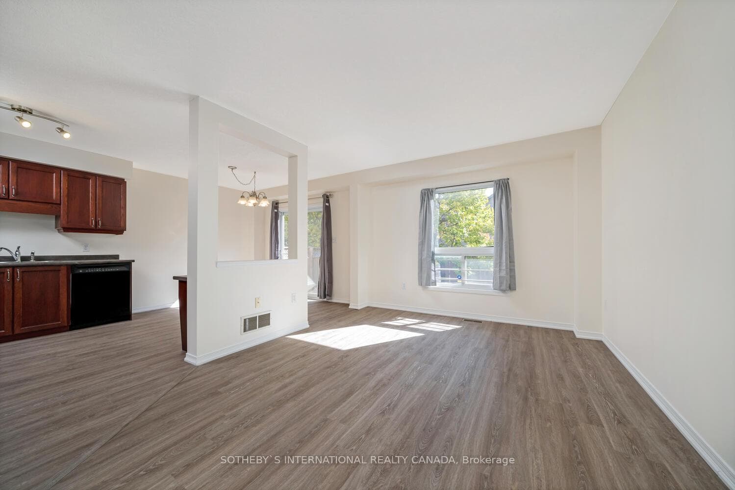571 Wild Iris Avenue photo 8