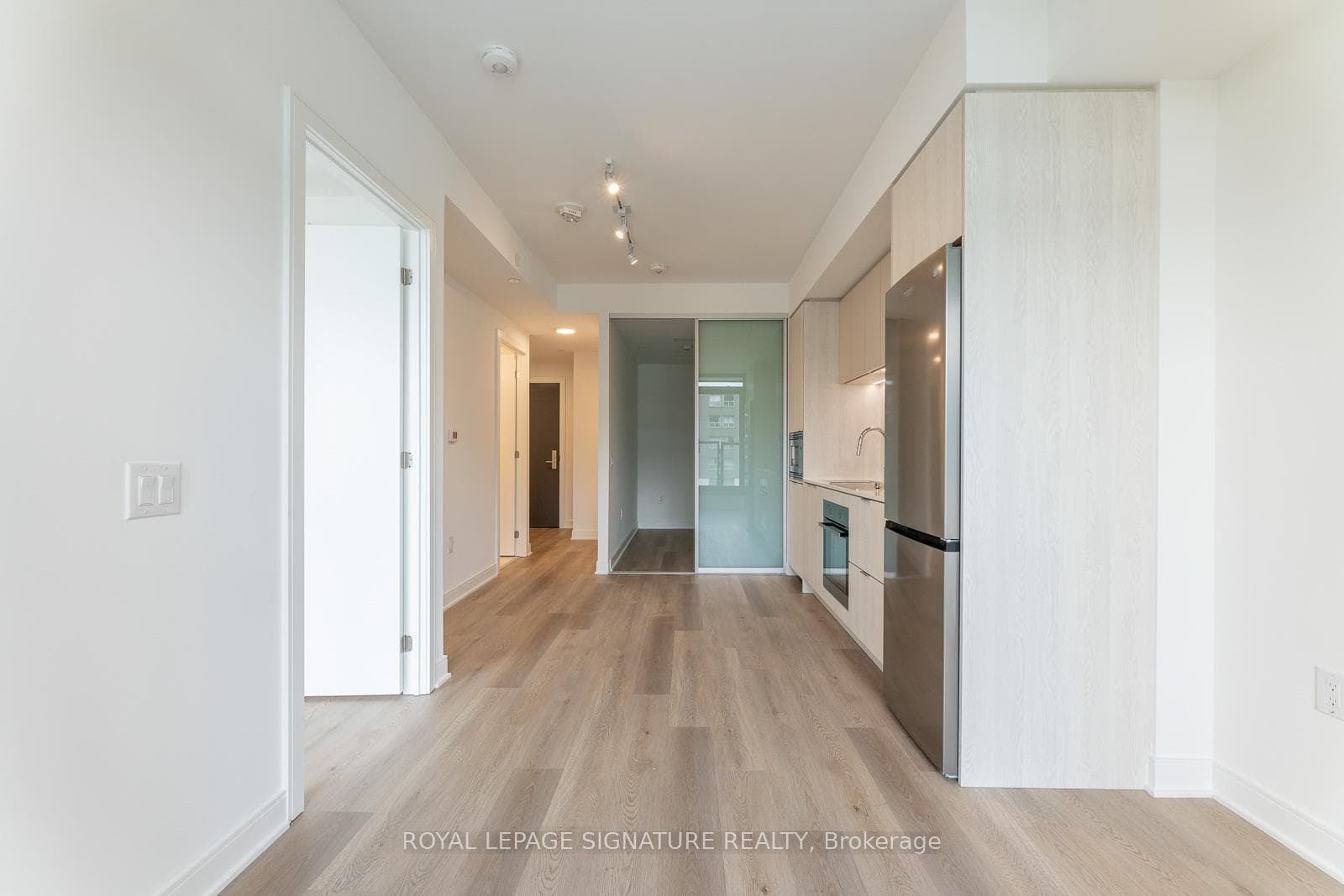 86 Dundas Street Unit 812 photo 12