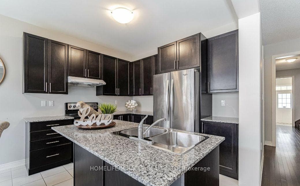 9 Humberstone Crescent photo 8