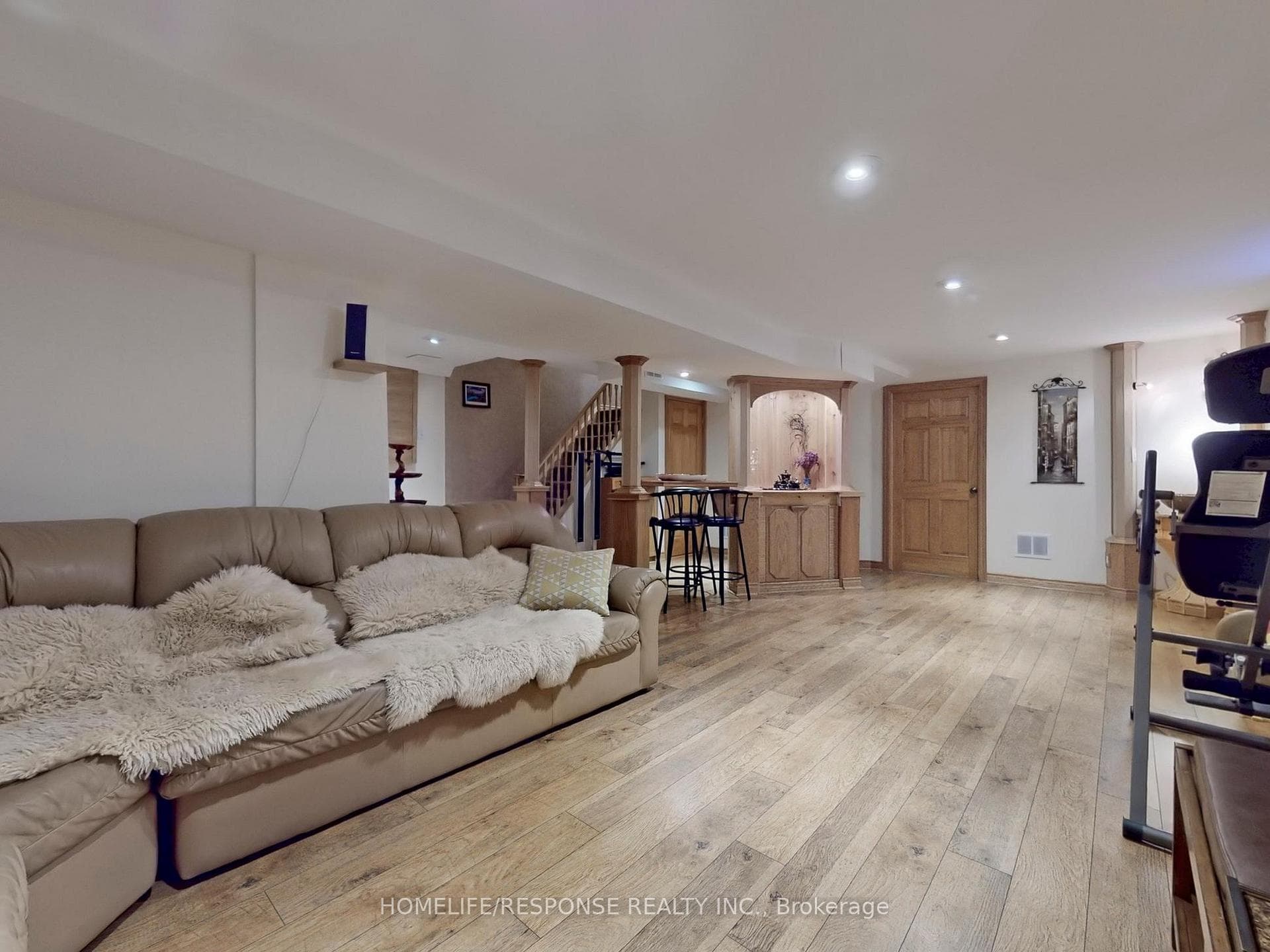 5941 LEESIDE Crescent photo 37