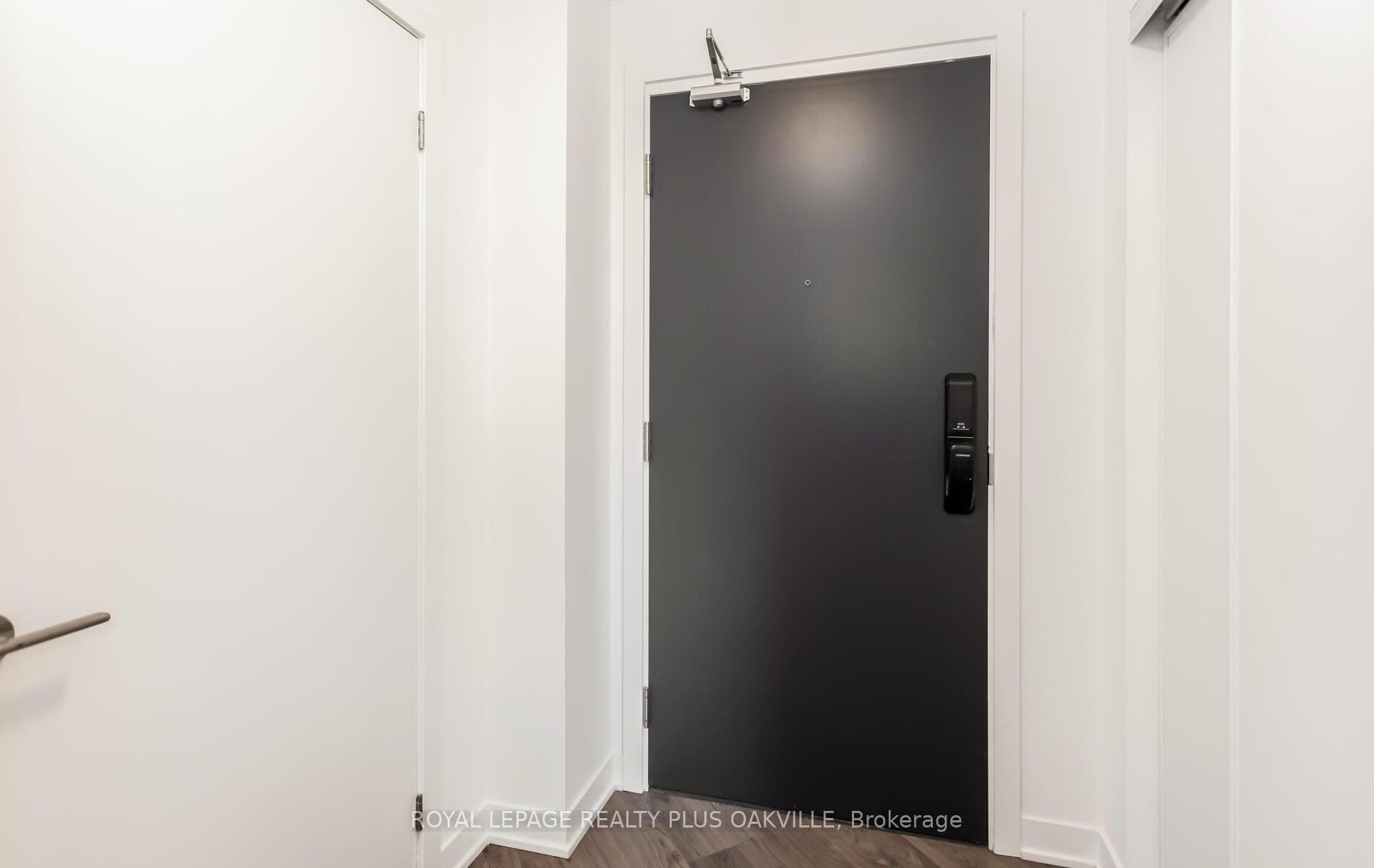 405 Dundas Street Unit 425 photo 7