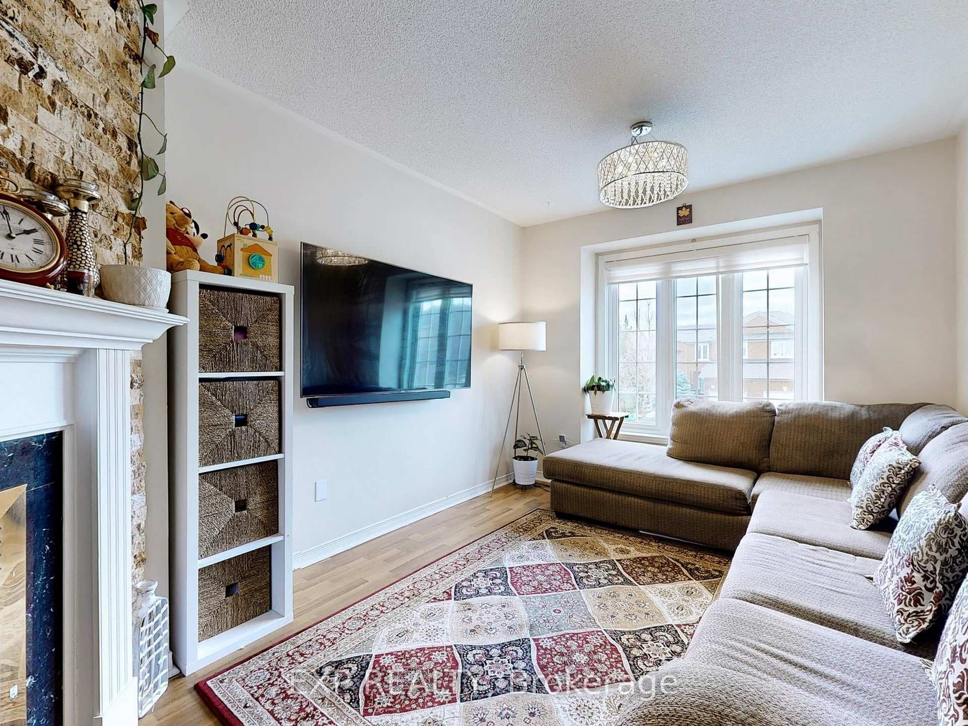 5469 Palmerston Crescent photo 15