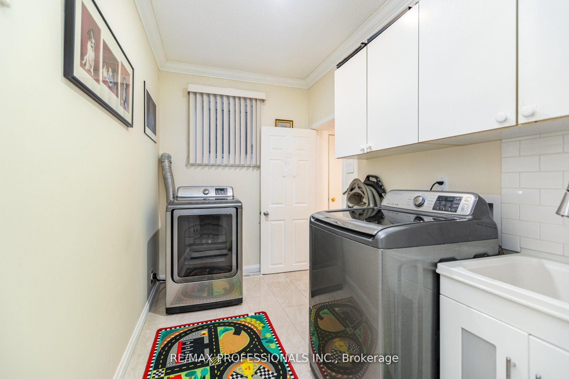 5214 Springbok Crescent Unit B photo 12