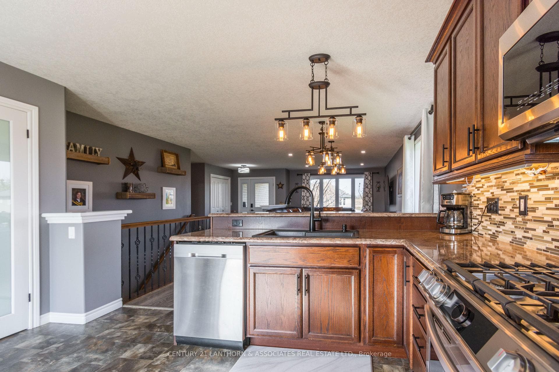 10 Ashwood Crescent photo 7
