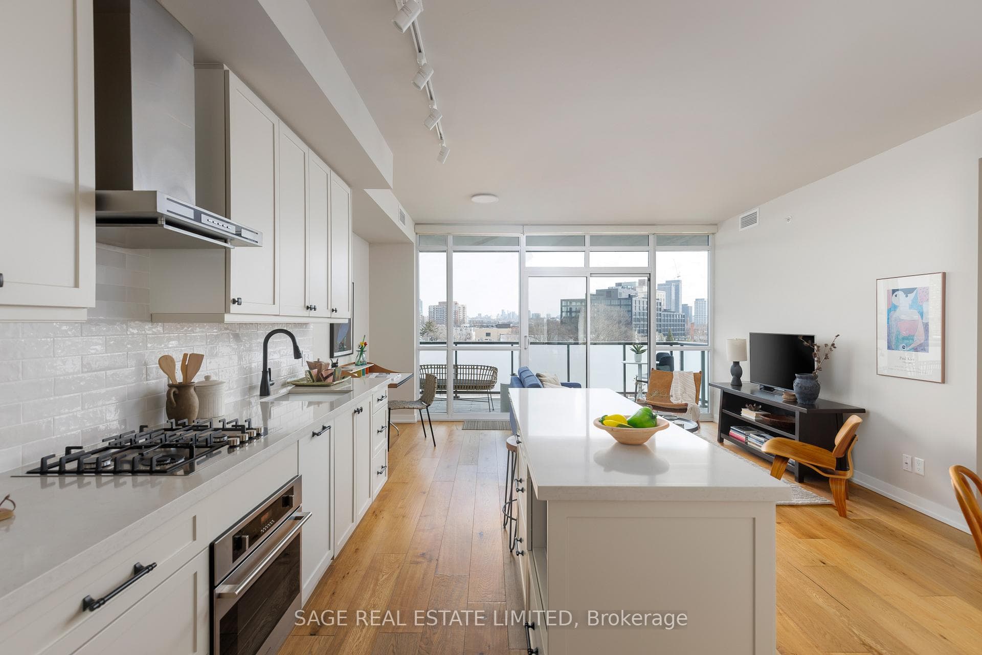 36 Howard Park Avenue Unit 707 photo 2