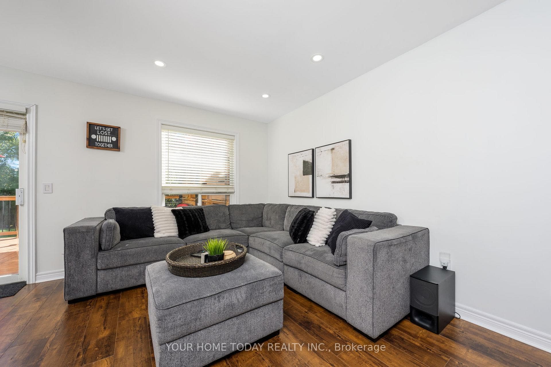 91 Mowat Crescent photo 15