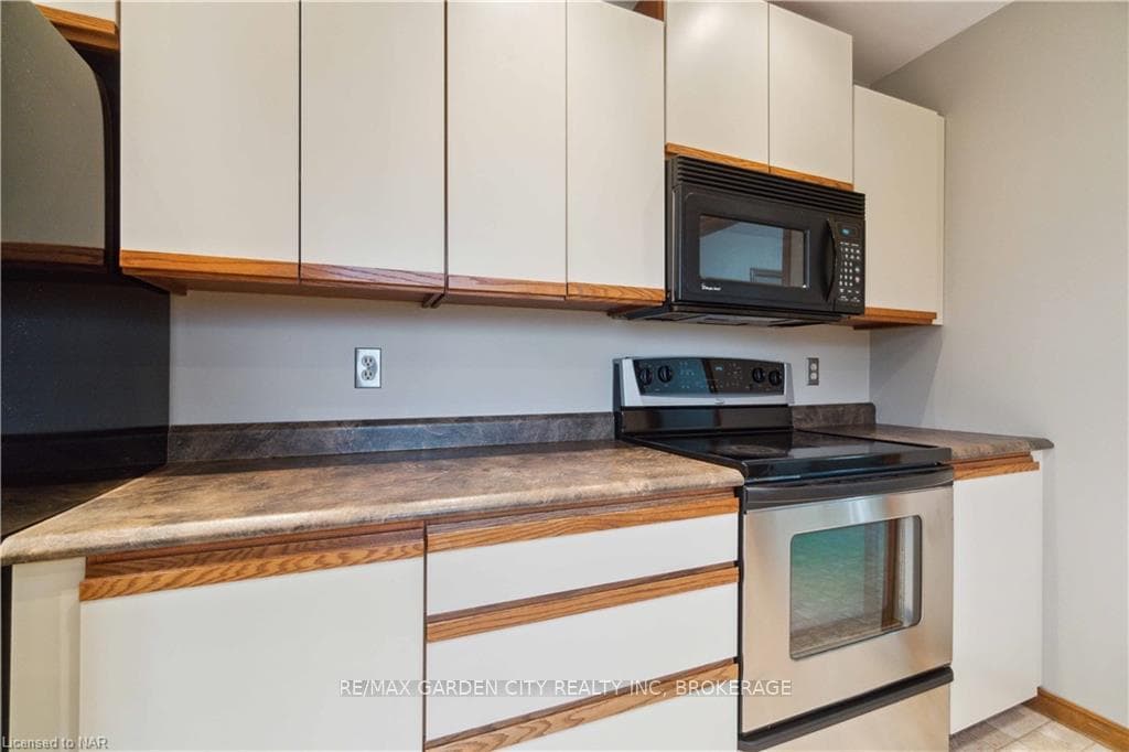 671 CANBORO Street photo 19