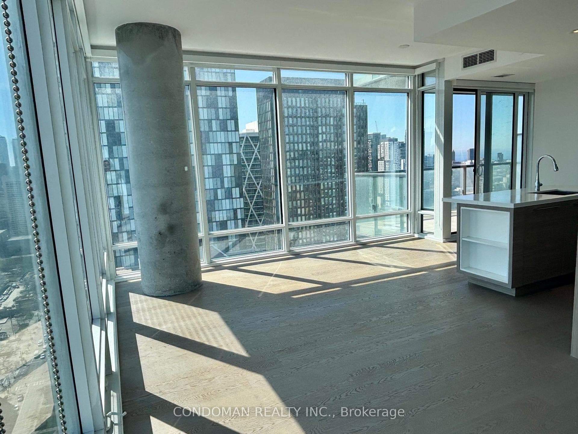 488 University Avenue Unit 2407 photo 2