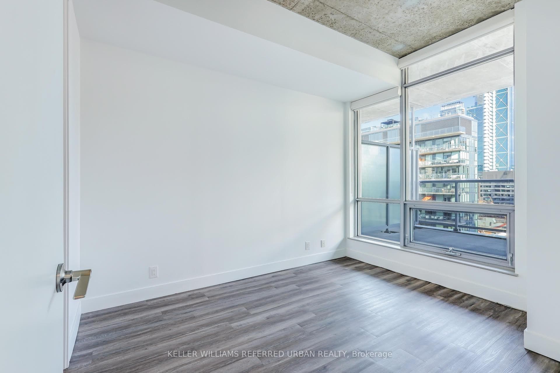 399 Adelaide Street Unit 814 photo 7