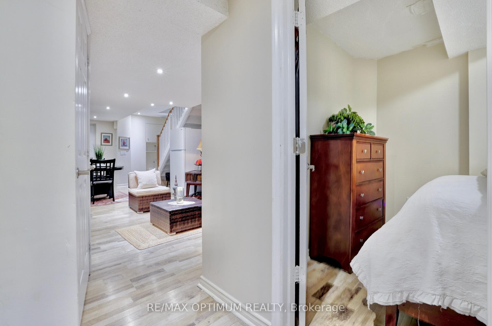 1106 Haig Boulevard photo 32