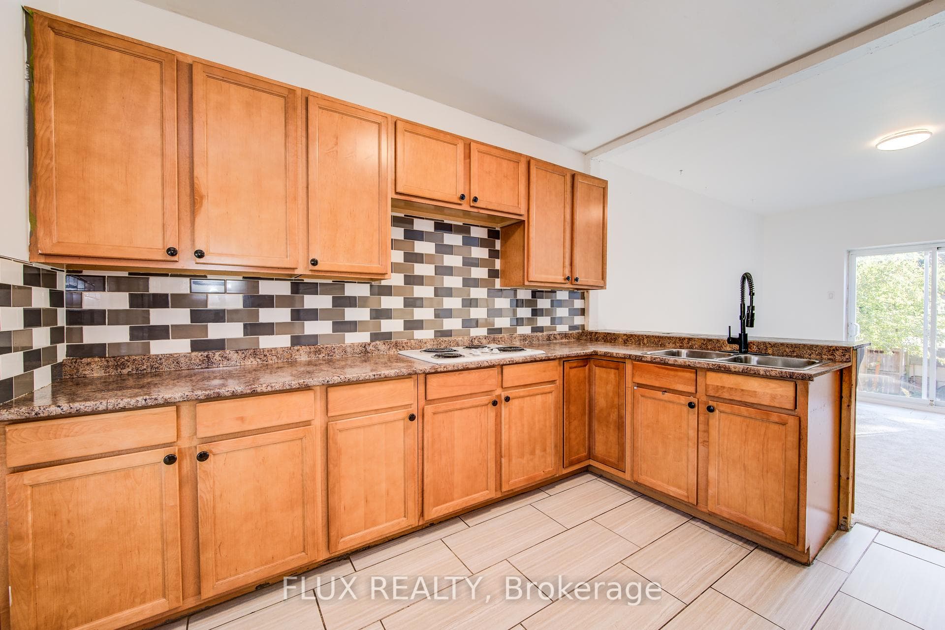 285 Courtland Avenue photo 11