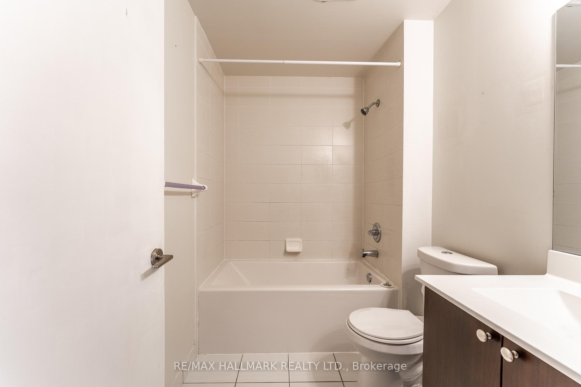 181 Village Green Square Unit 2220 photo 7