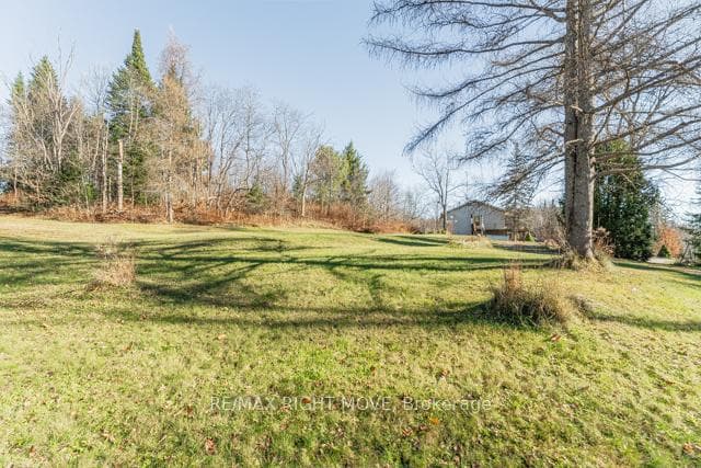 2697 Aspdin Road photo 22