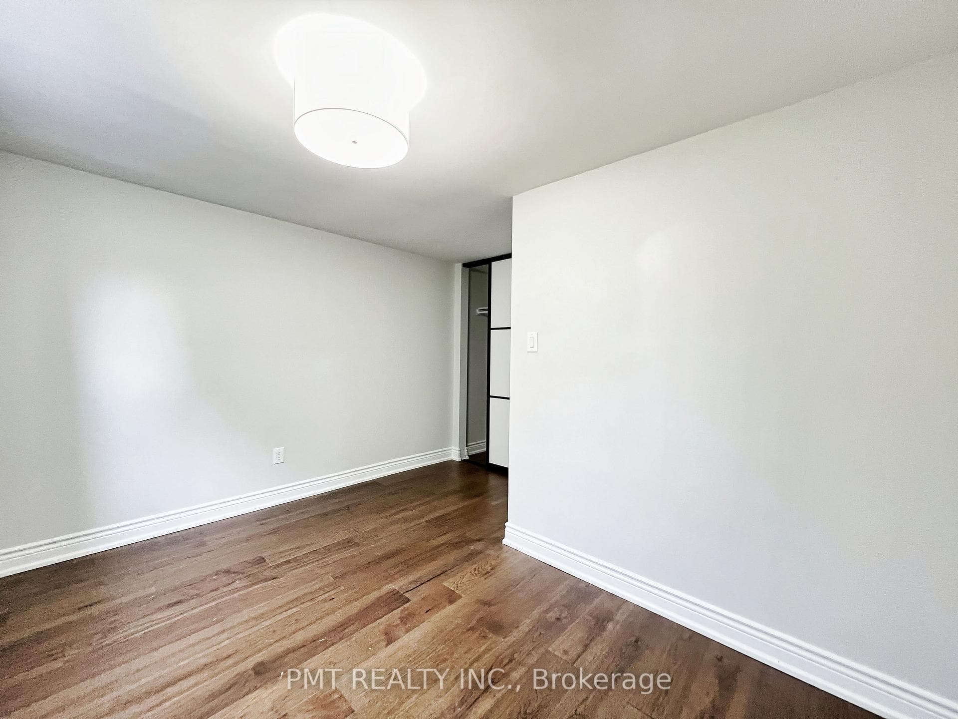 81 Burlington Street photo 25